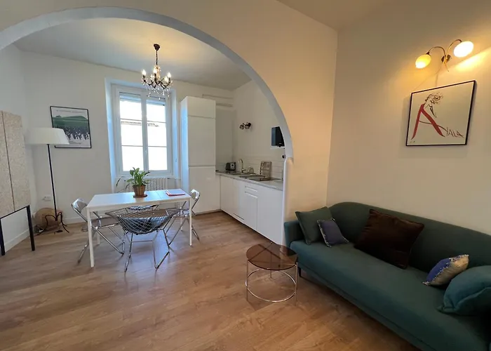 Secret Garden Apartment Ay-Champagne