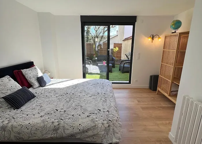 Secret Garden Apartment *