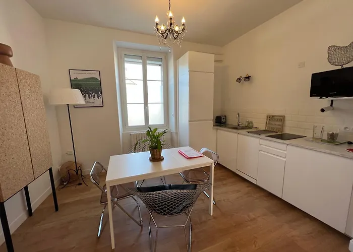 Secret Garden Apartment Ay-Champagne